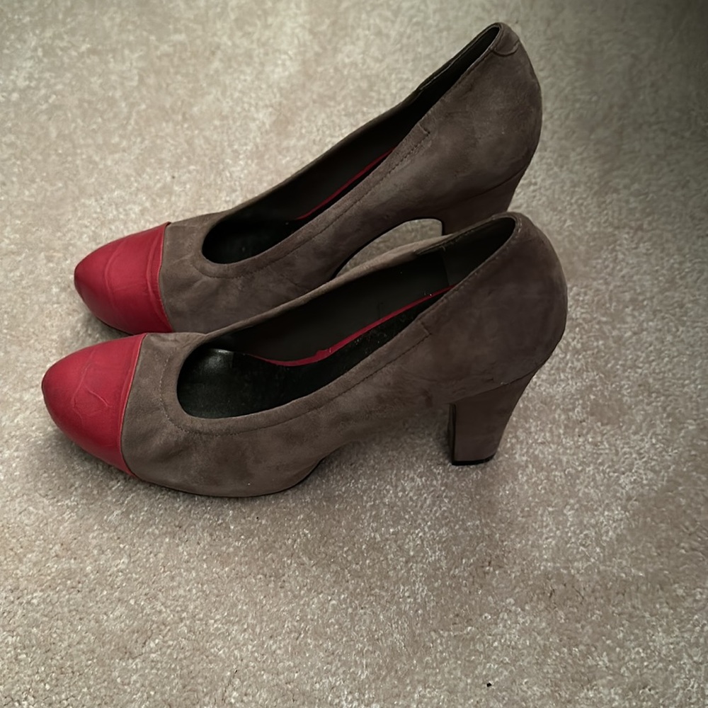 Heels - Picture 2 of 3